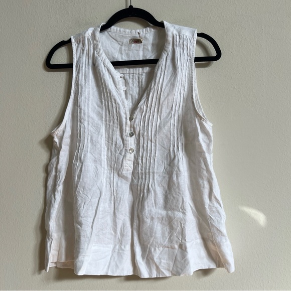 Faherty Isha top on white Size medium - Picture 2 of 3